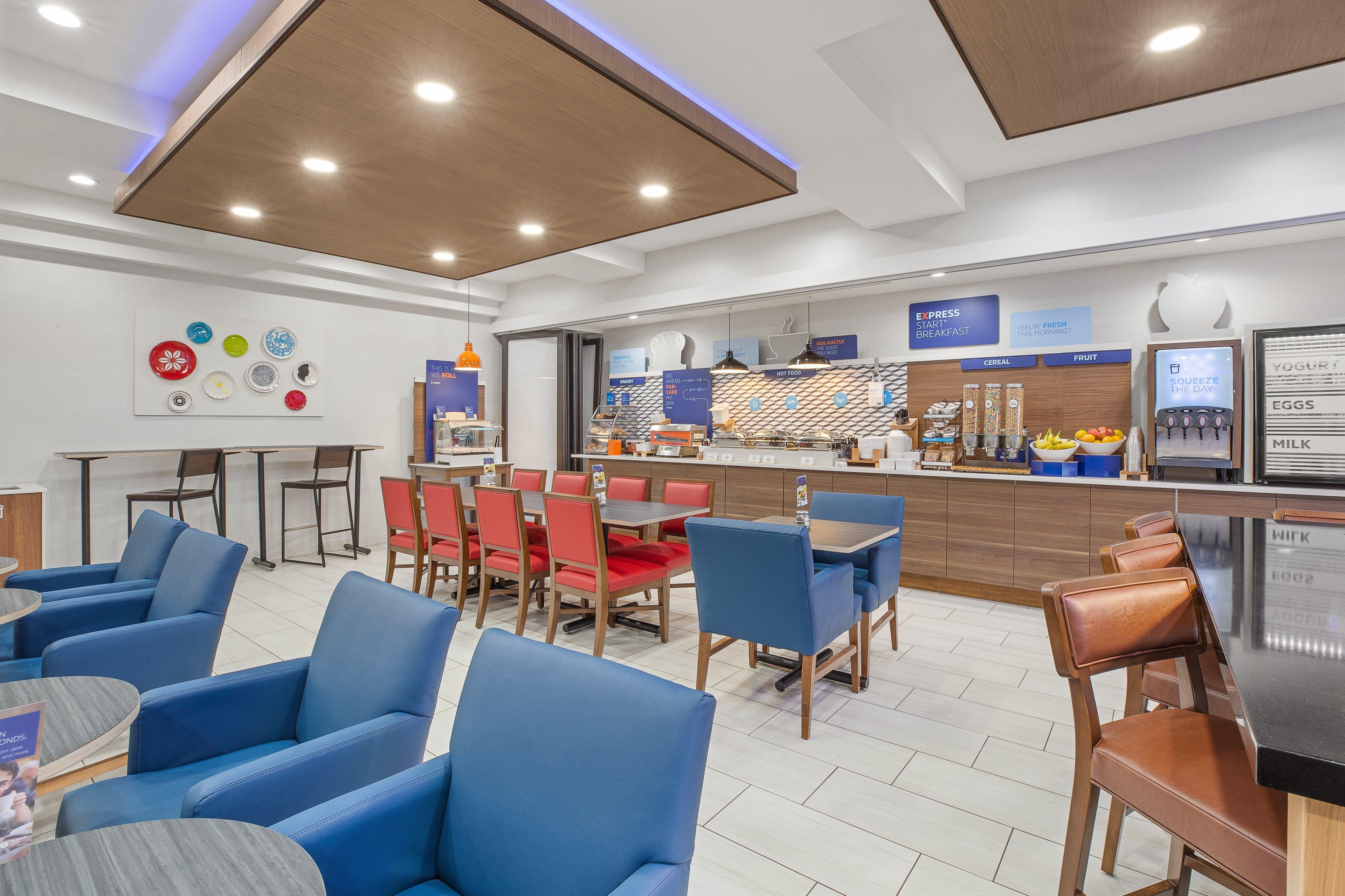 Holiday Inn Express & Suites Tacoma By Ihg Exterior photo