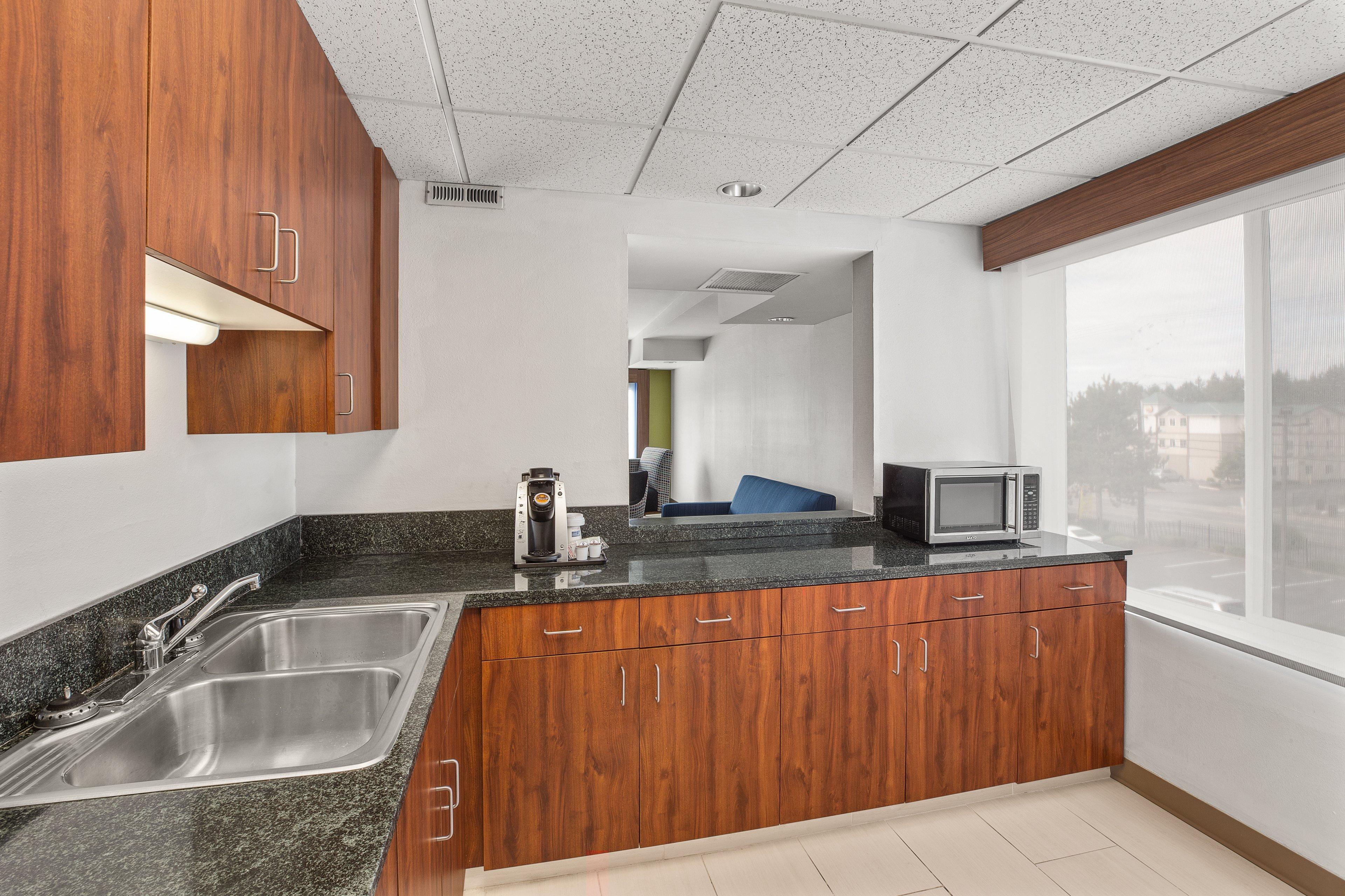 Holiday Inn Express & Suites Tacoma By Ihg Exterior photo